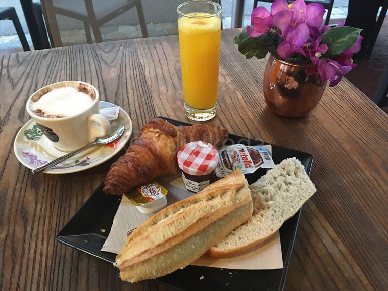 Croissant and Cappuccino, breakfast set at Cannes Cafe, Yuji Ikeda Photo