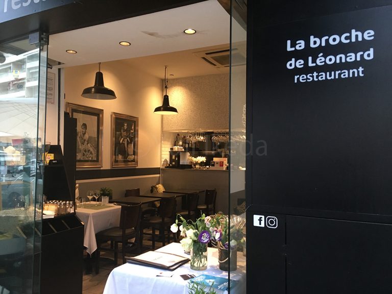 Mordern reataurant at Cannes, Yuji Ikeda Photo